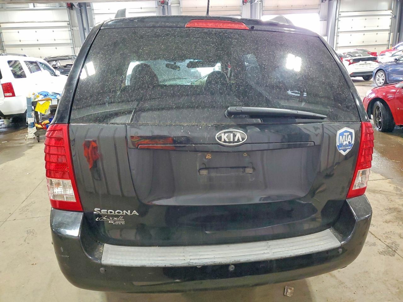2011 KIA SEDONA