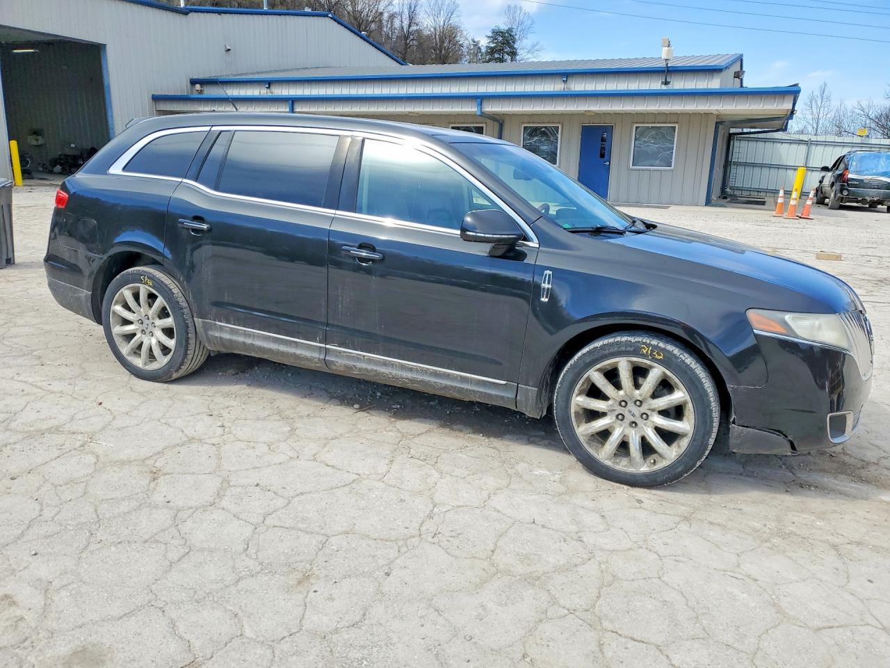2010 LINCOLN MKT