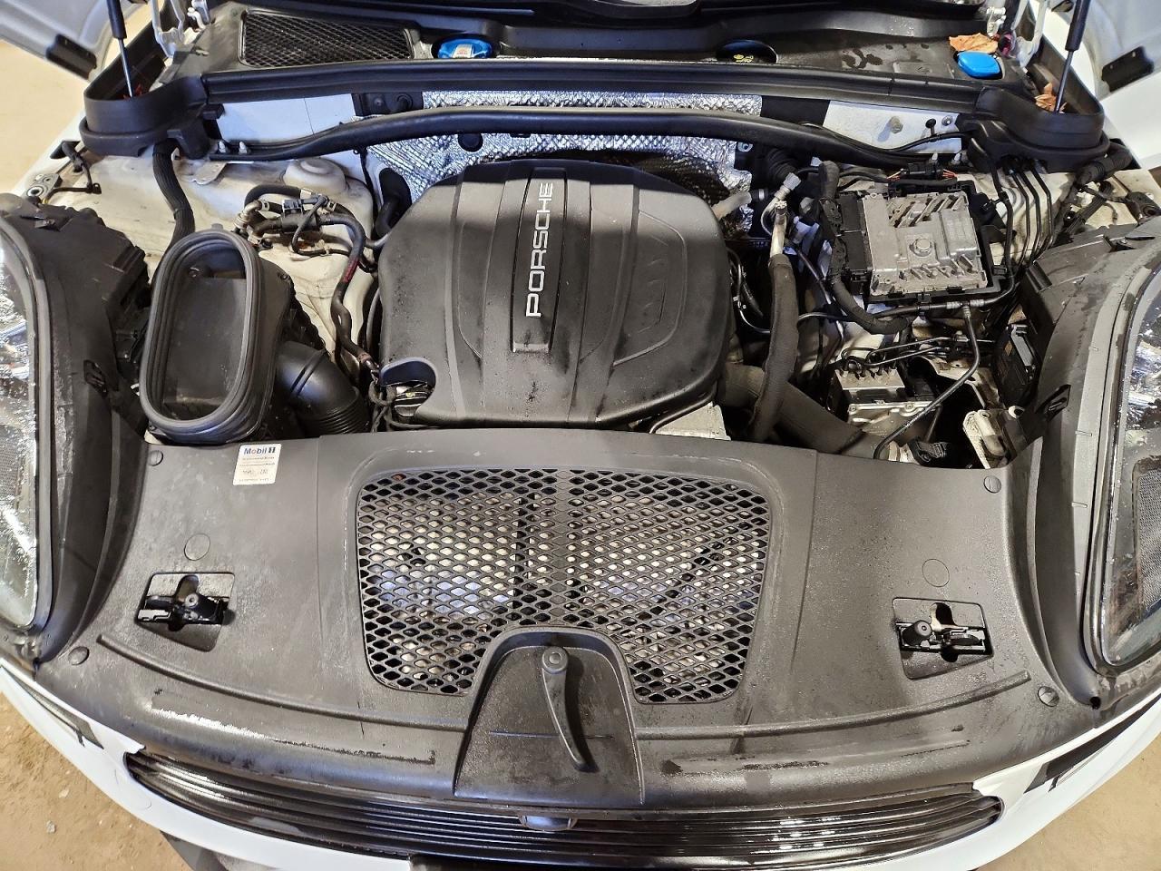 2020 PORSCHE Macan