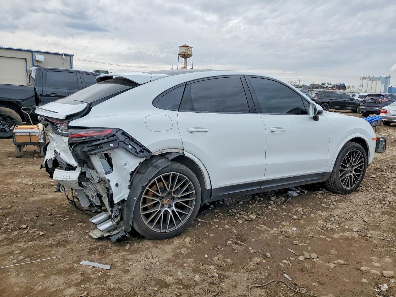 2020 PORSCHE CAYENNE