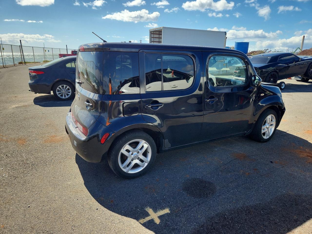 2010 NISSAN CUBE