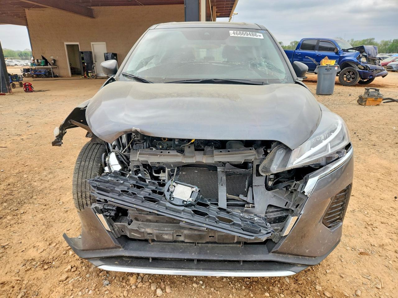 2024 NISSAN KICKS