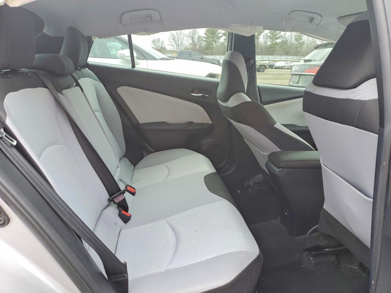 2016 TOYOTA PRIUS