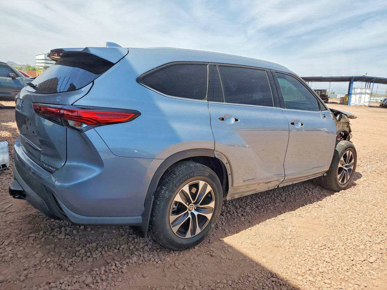 2022 TOYOTA HIGHLANDER