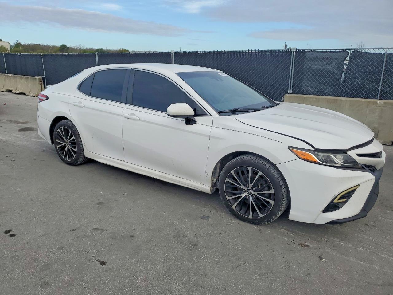 2018 TOYOTA CAMRY