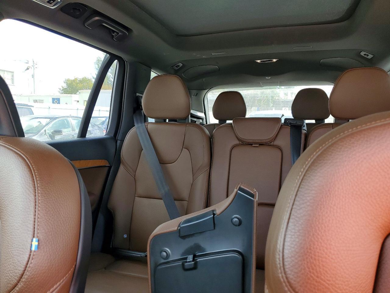 2022 VOLVO XC90