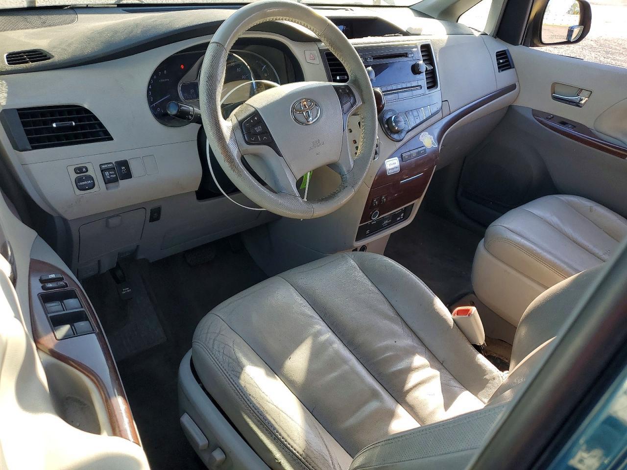 2012 TOYOTA SIENNA