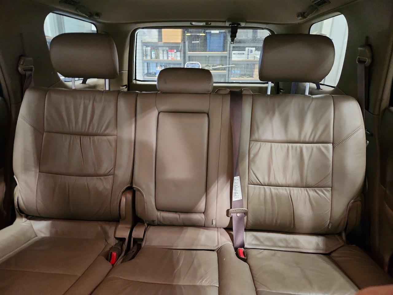2004 TOYOTA Sequoia