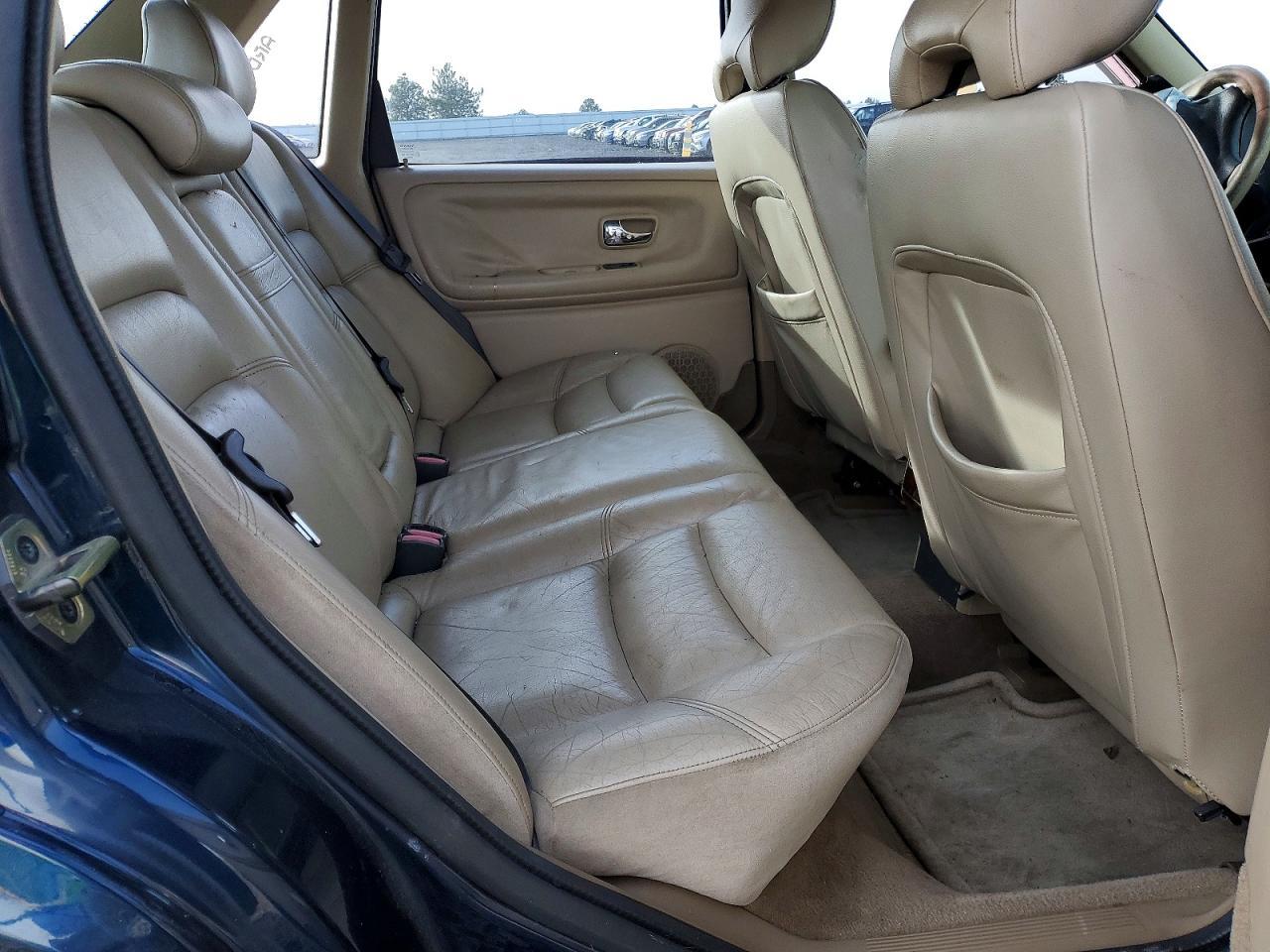2000 VOLVO S70