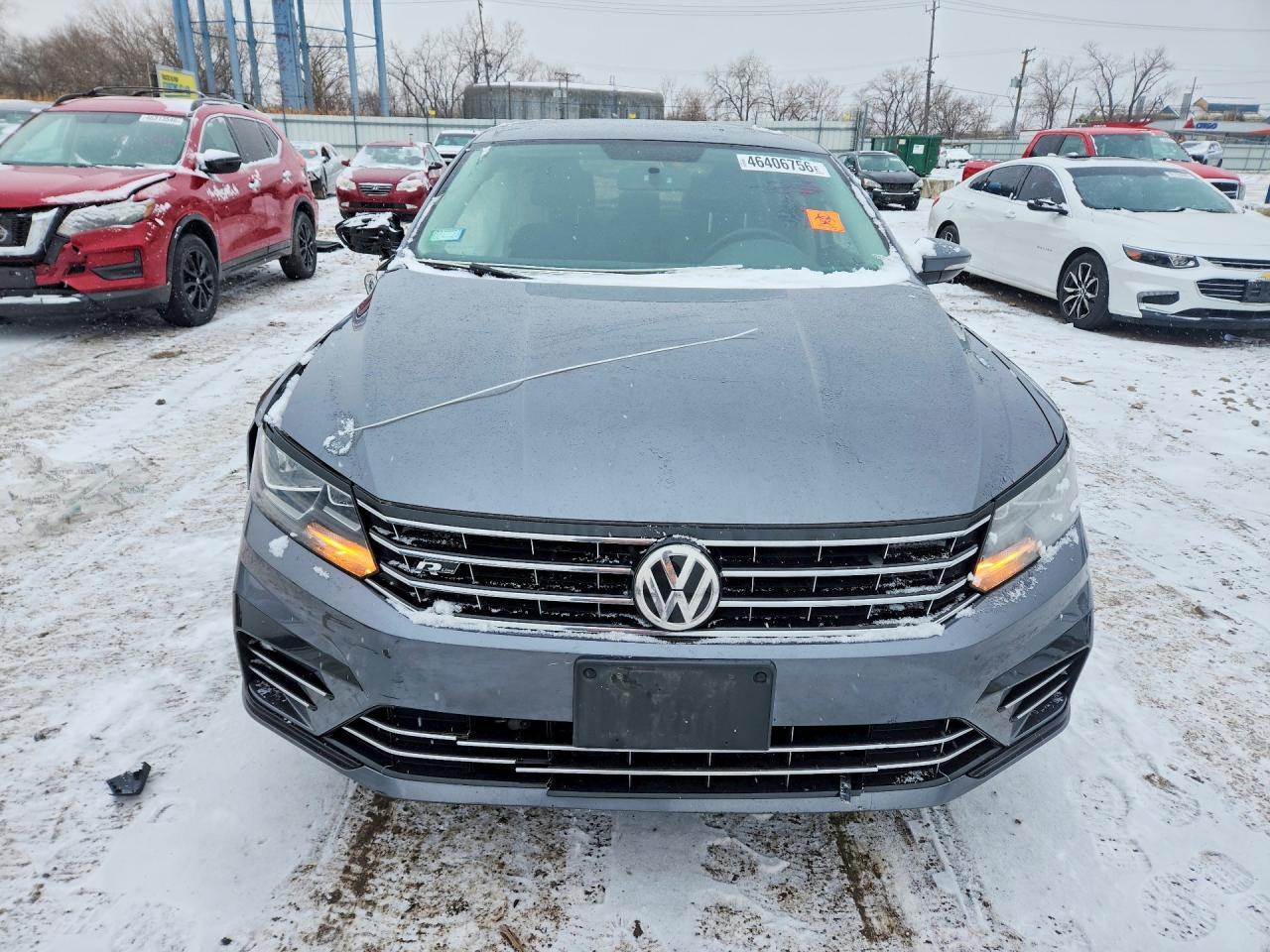 2017 VOLKSWAGEN Passat