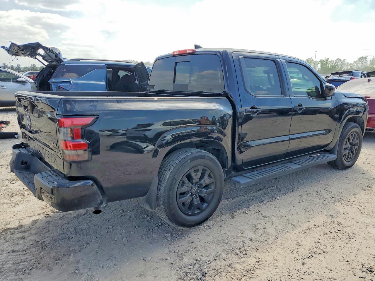 2024 NISSAN Frontier