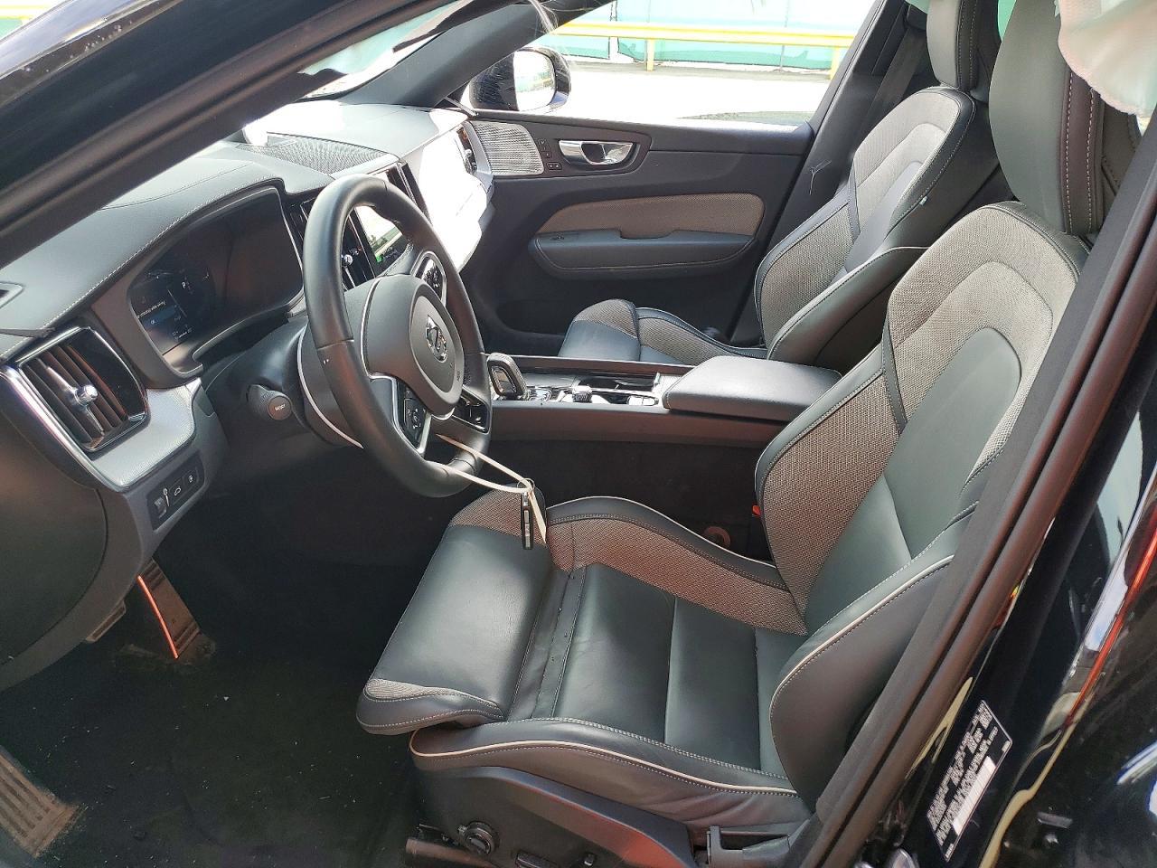 2022 VOLVO XC60