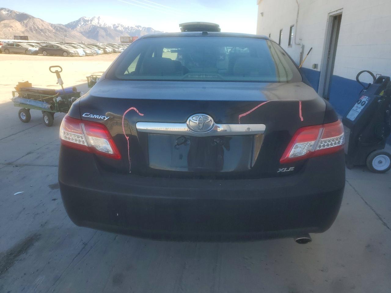 2011 TOYOTA CAMRY