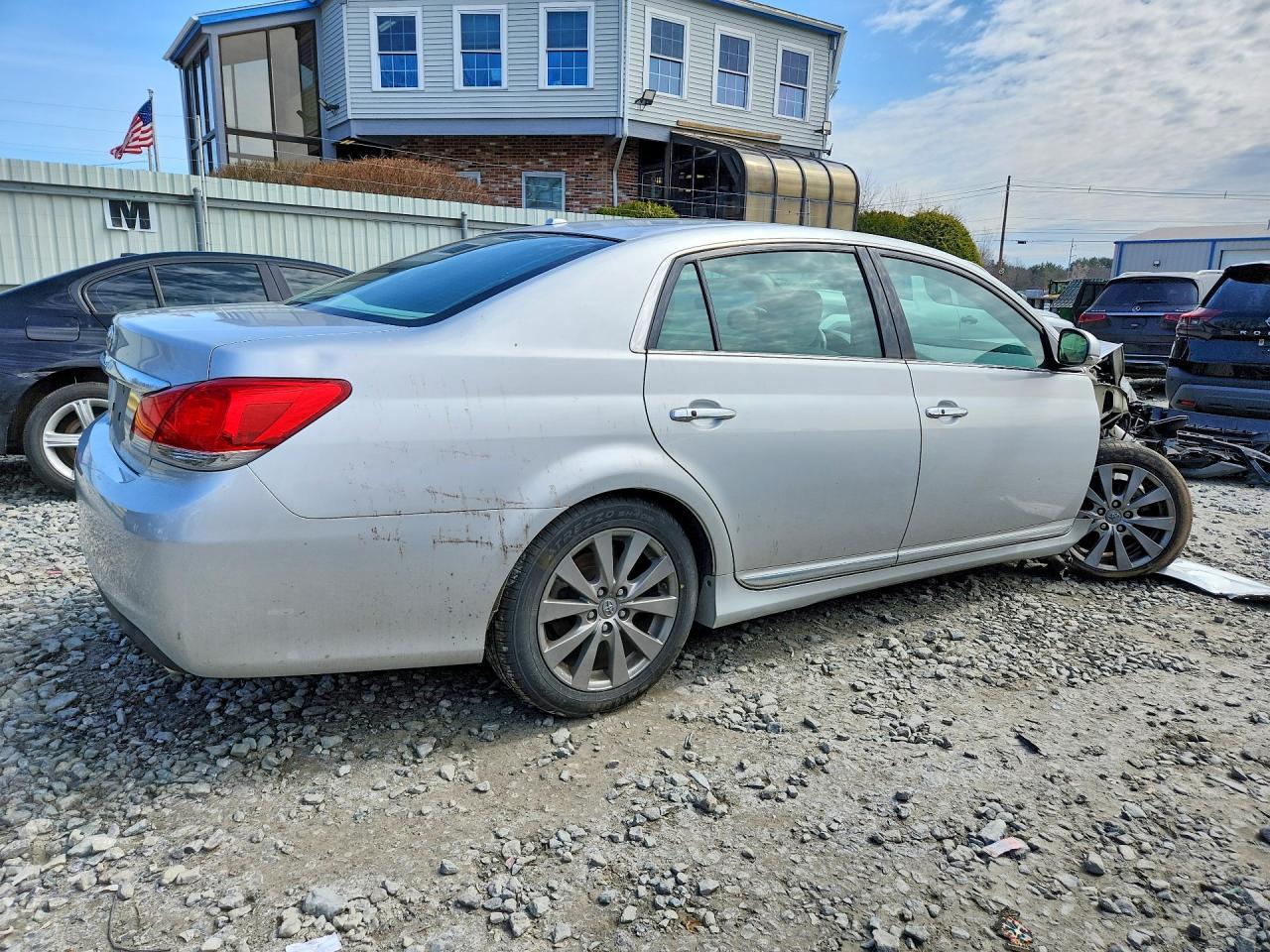 2011 TOYOTA Avalon