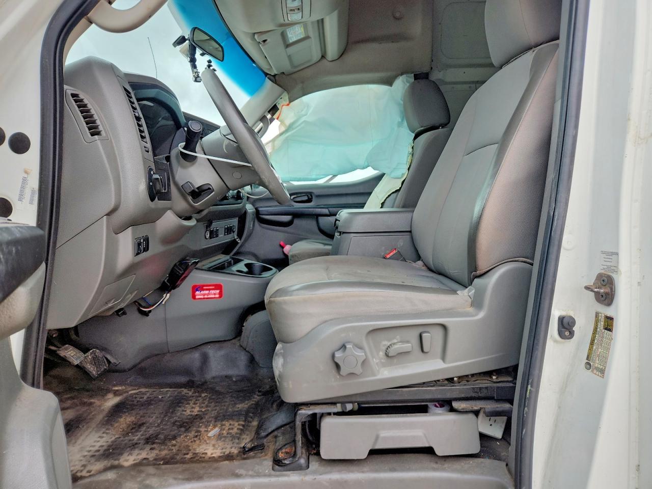 2012 NISSAN NV 2500