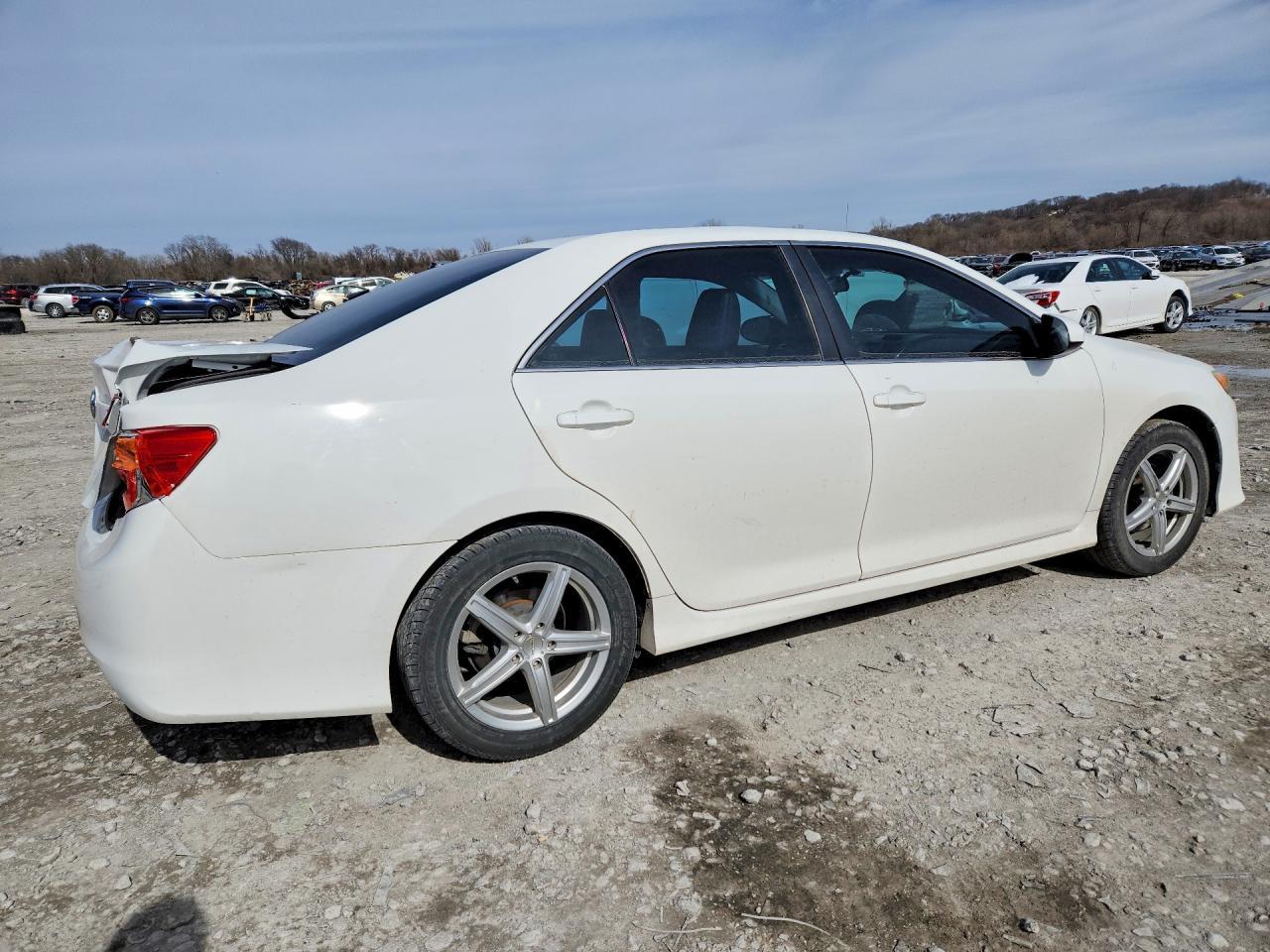 2014 TOYOTA CAMRY