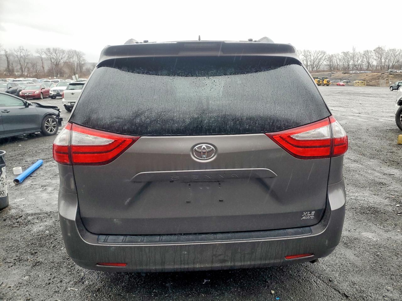 2018 TOYOTA SIENNA