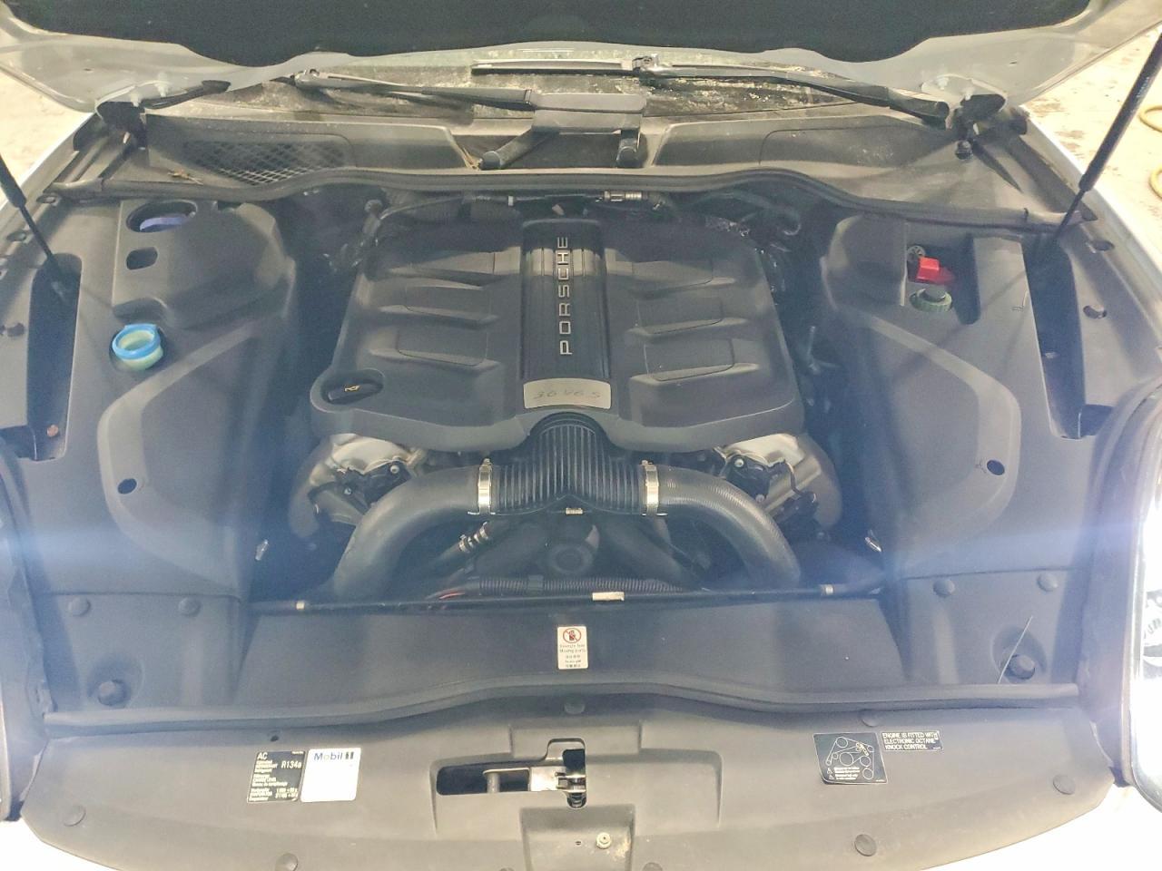 2015 PORSCHE CAYENNE