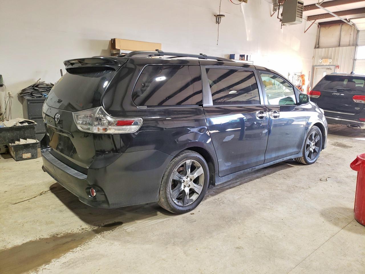 2013 TOYOTA SIENNA