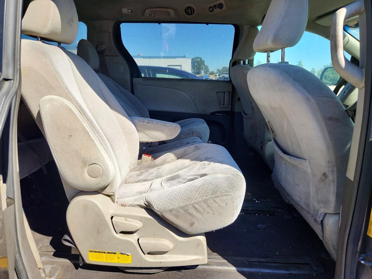 2011 TOYOTA SIENNA