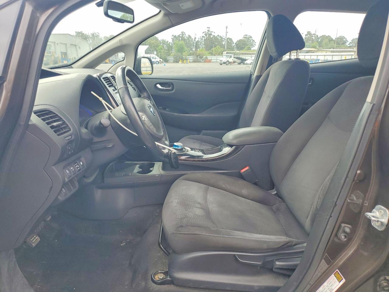 2016 NISSAN LEAF