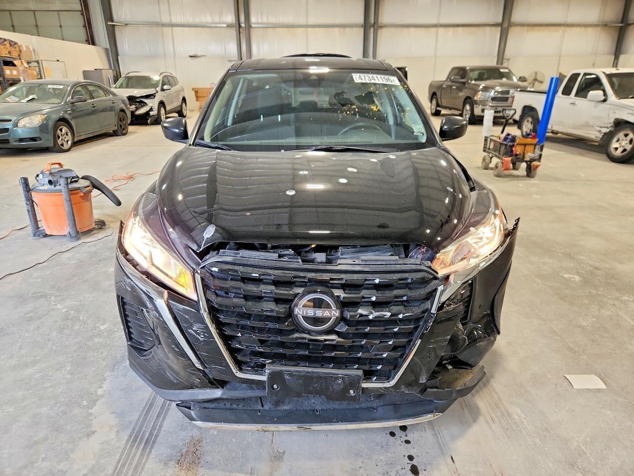 2023 NISSAN KICKS