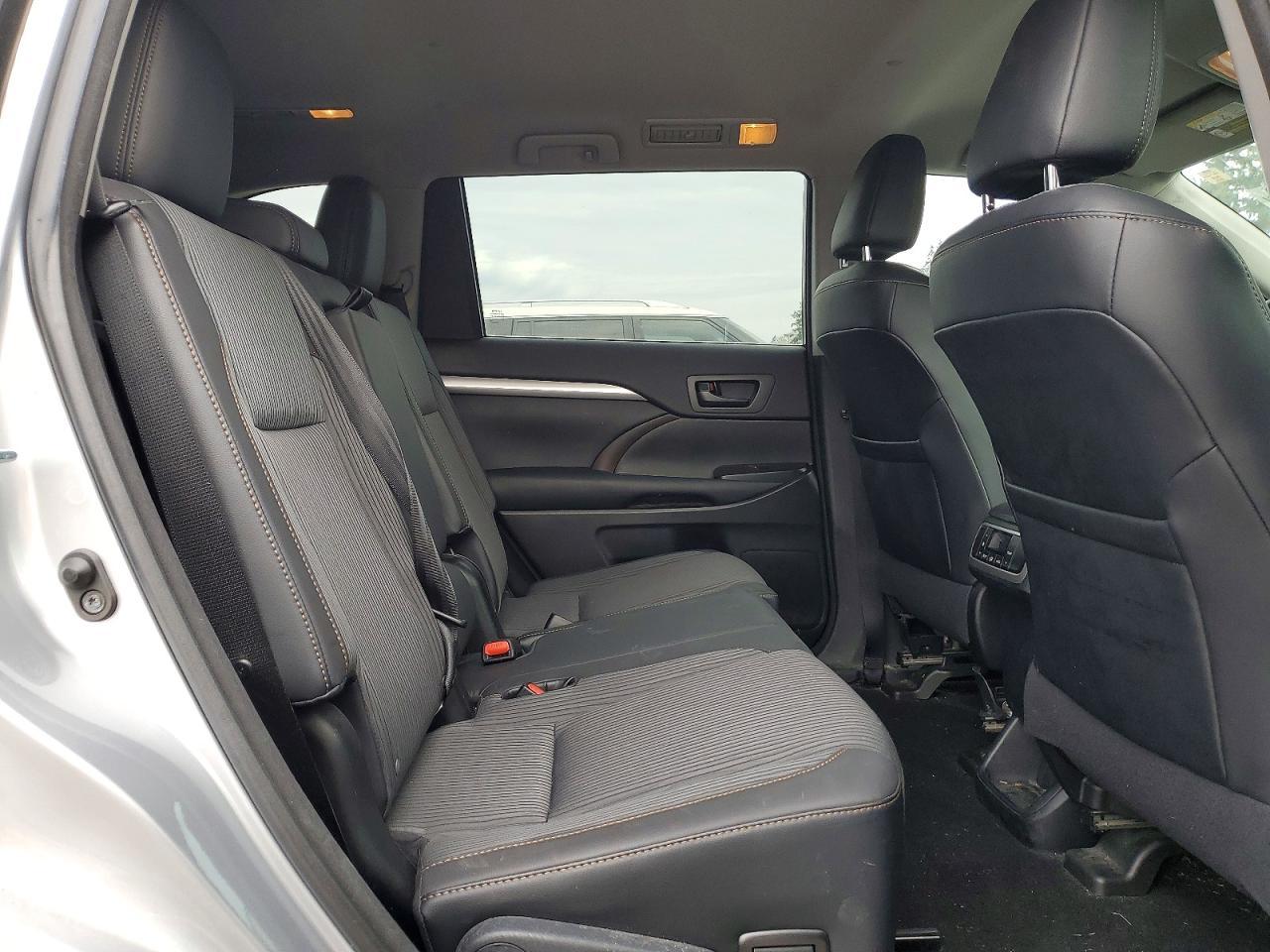 2016 TOYOTA HIGHLANDER