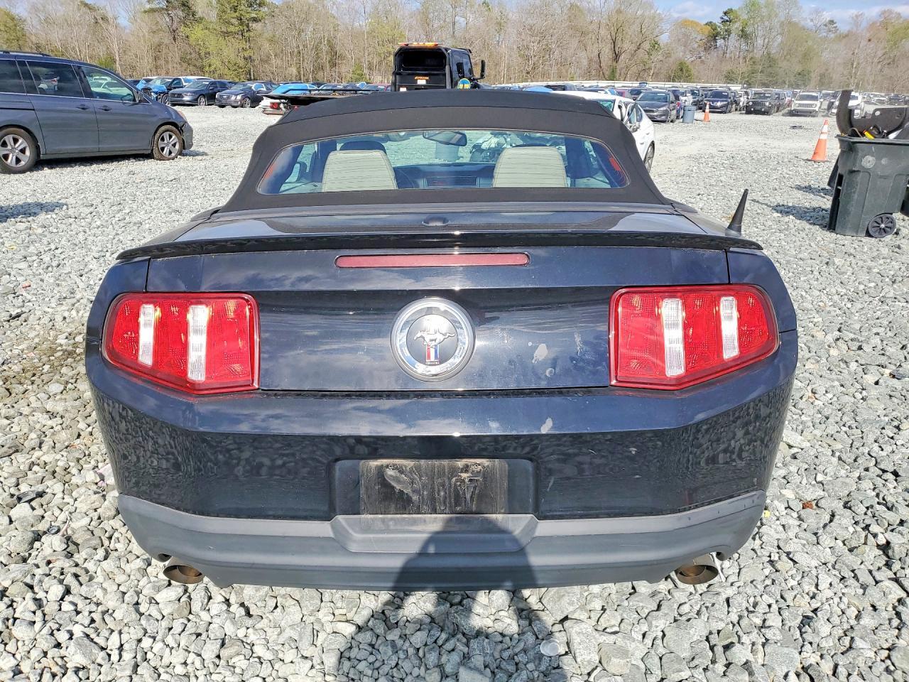2011 FORD MUSTANG