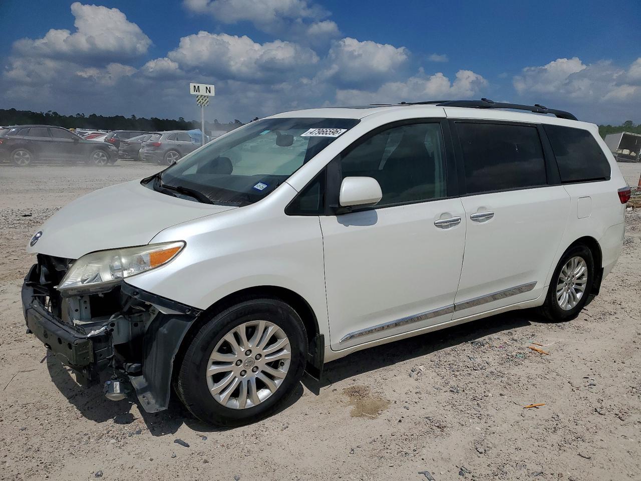 2015 TOYOTA SIENNA