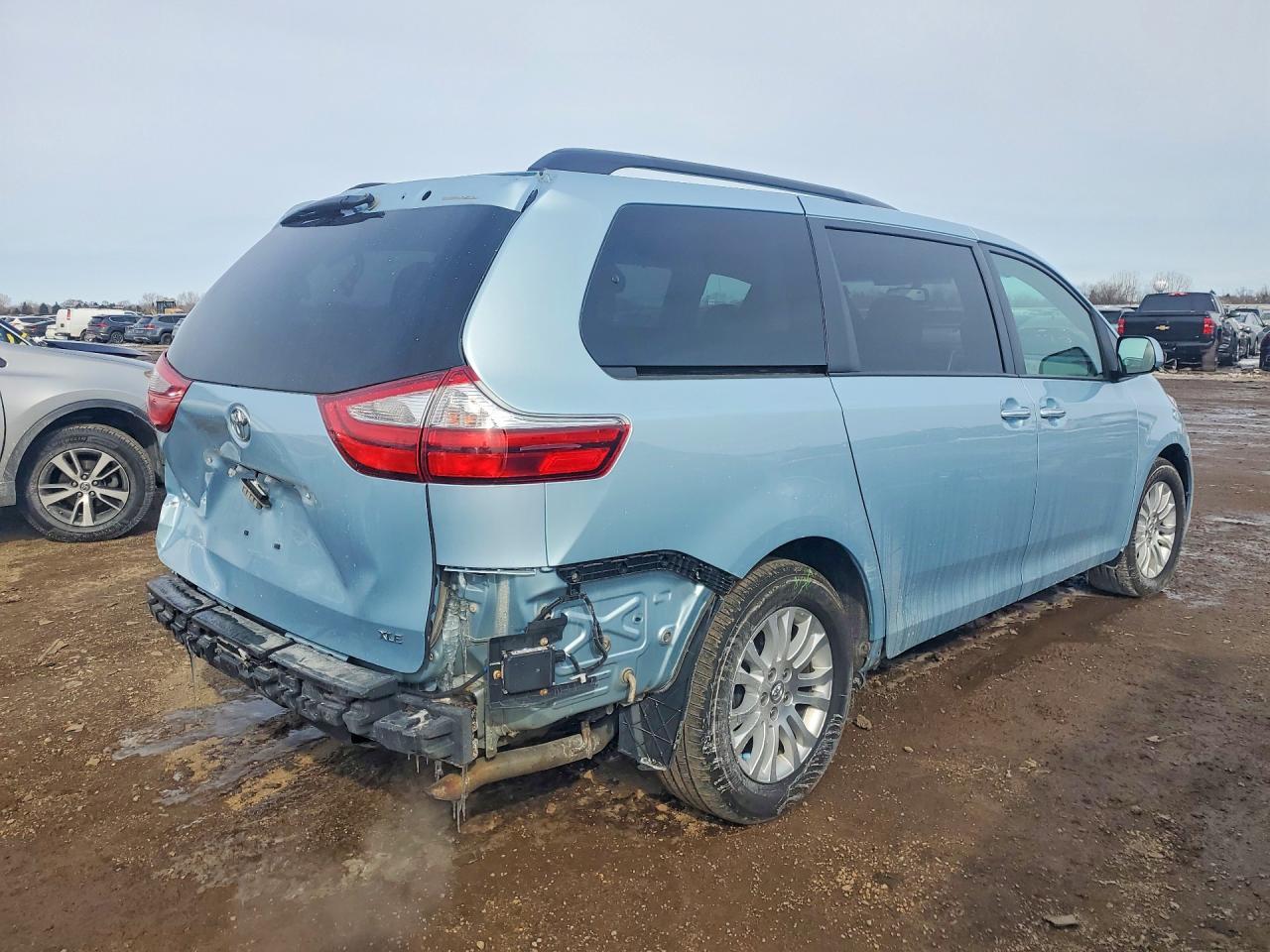 2017 TOYOTA SIENNA