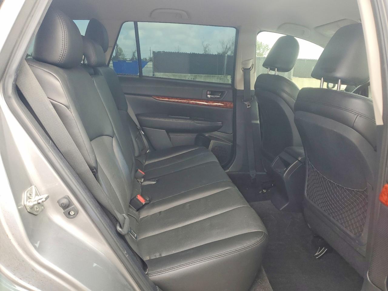 2010 SUBARU Outback