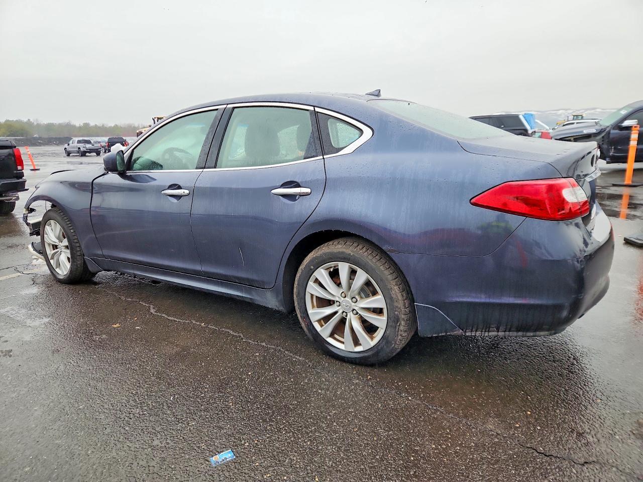 2011 INFINITI M37