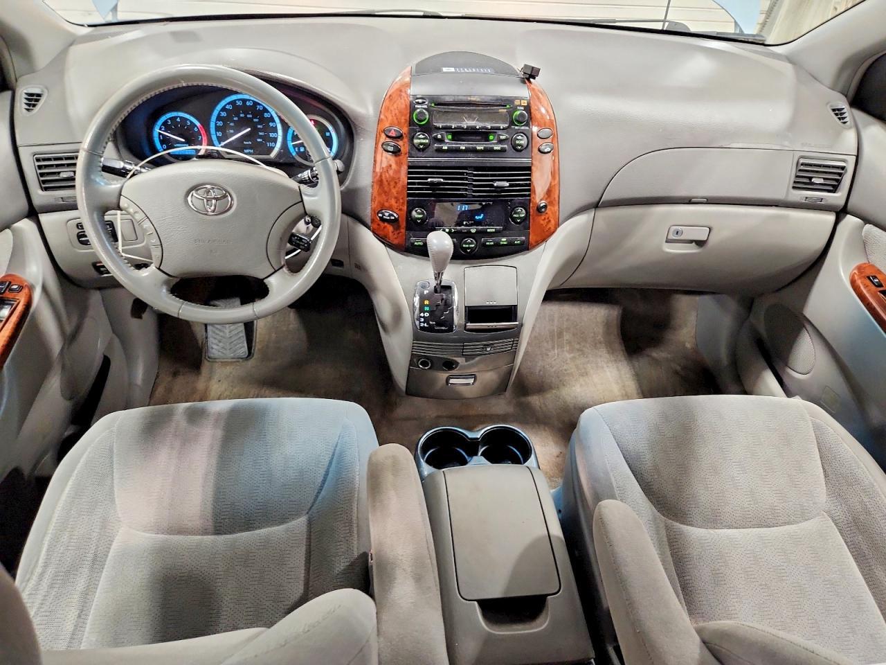 2005 TOYOTA SIENNA