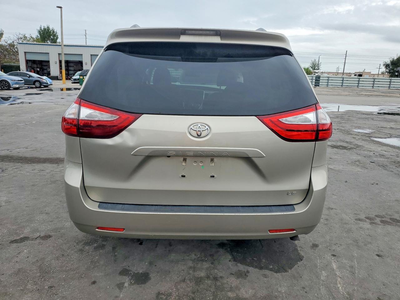 2016 TOYOTA SIENNA