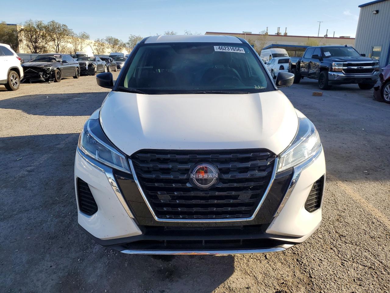 2024 NISSAN KICKS