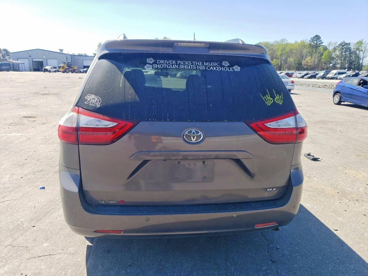 2015 TOYOTA SIENNA