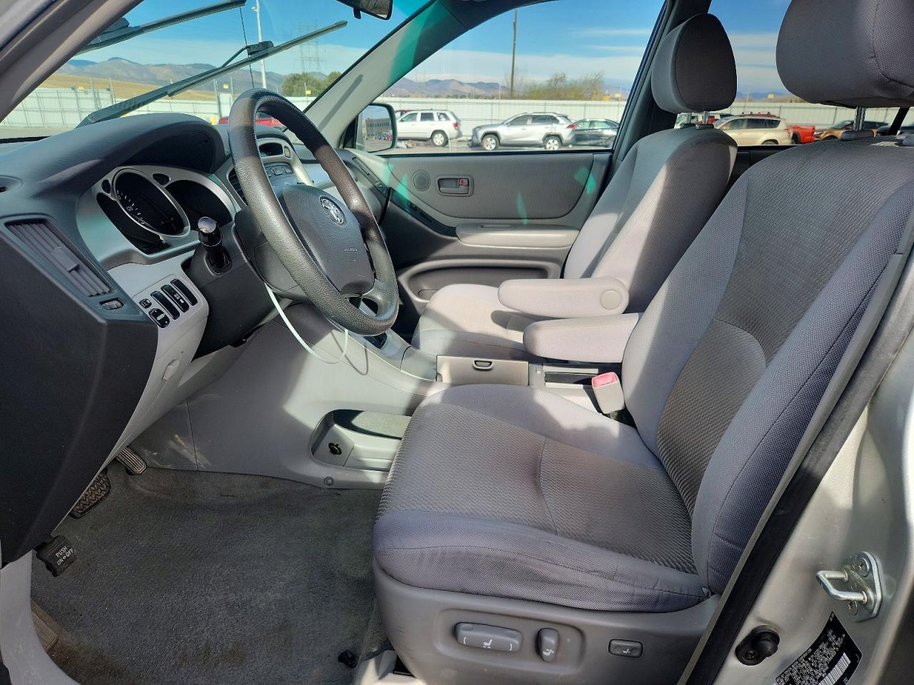 2005 TOYOTA HIGHLANDER