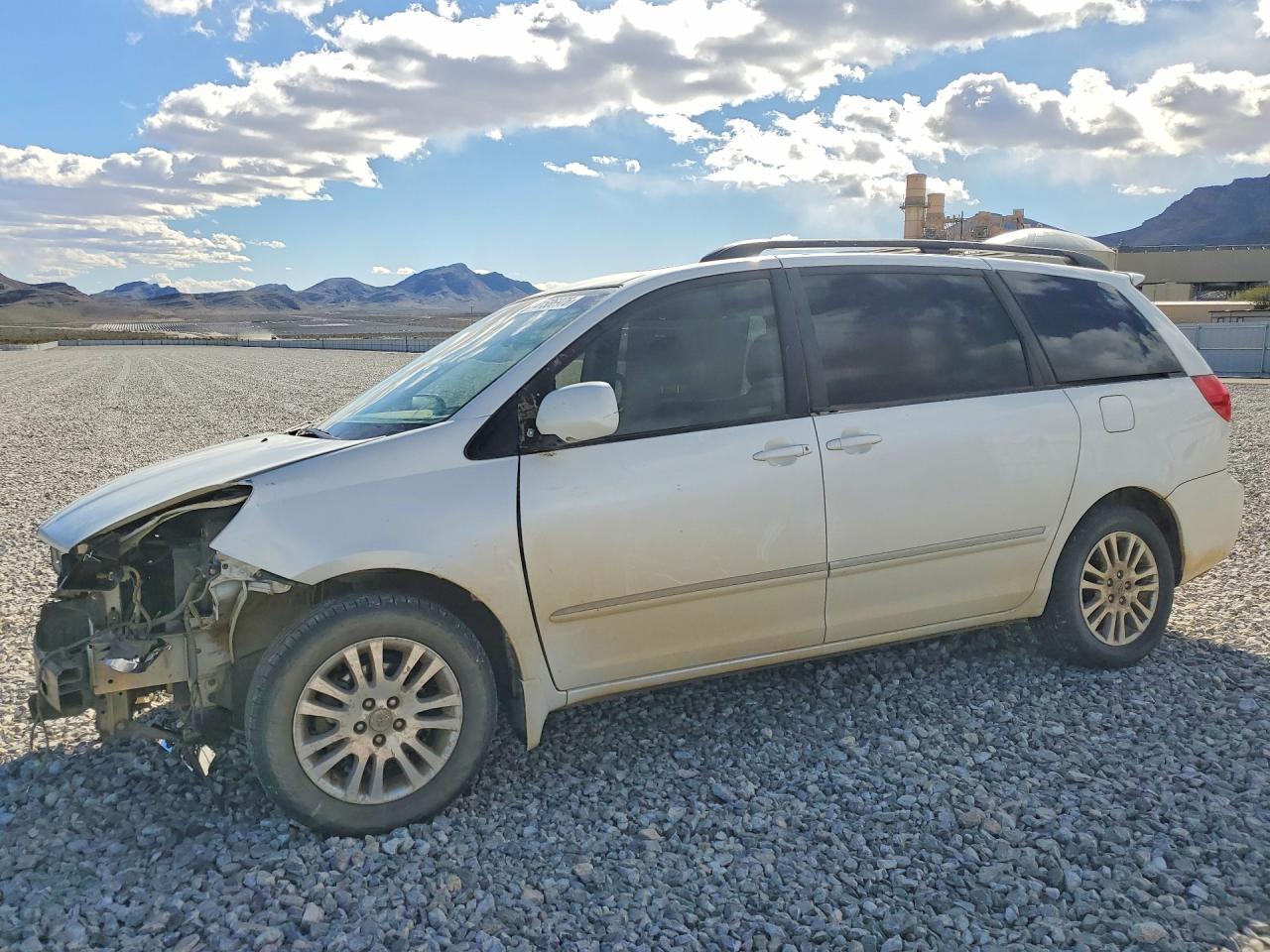 2010 TOYOTA SIENNA