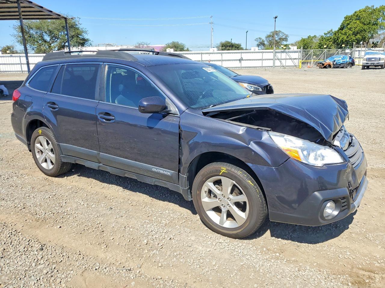 2013 SUBARU Outback