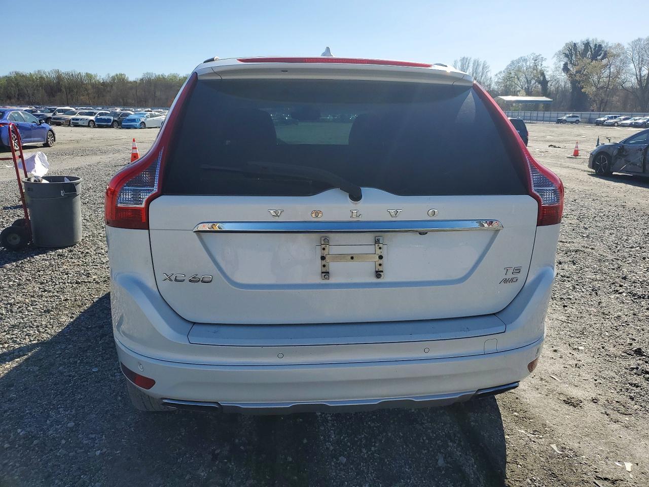 2015 VOLVO XC60