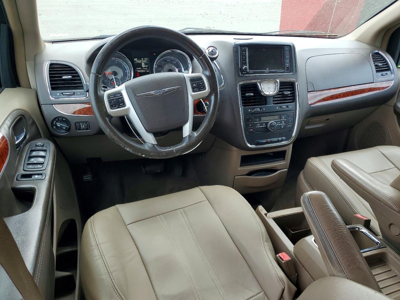 2016 CHRYSLER Town & Country