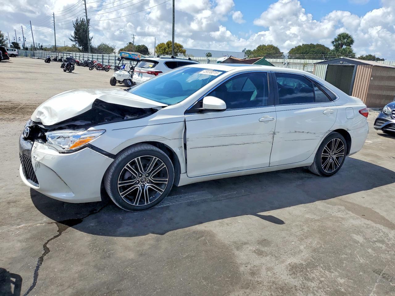 2016 TOYOTA CAMRY
