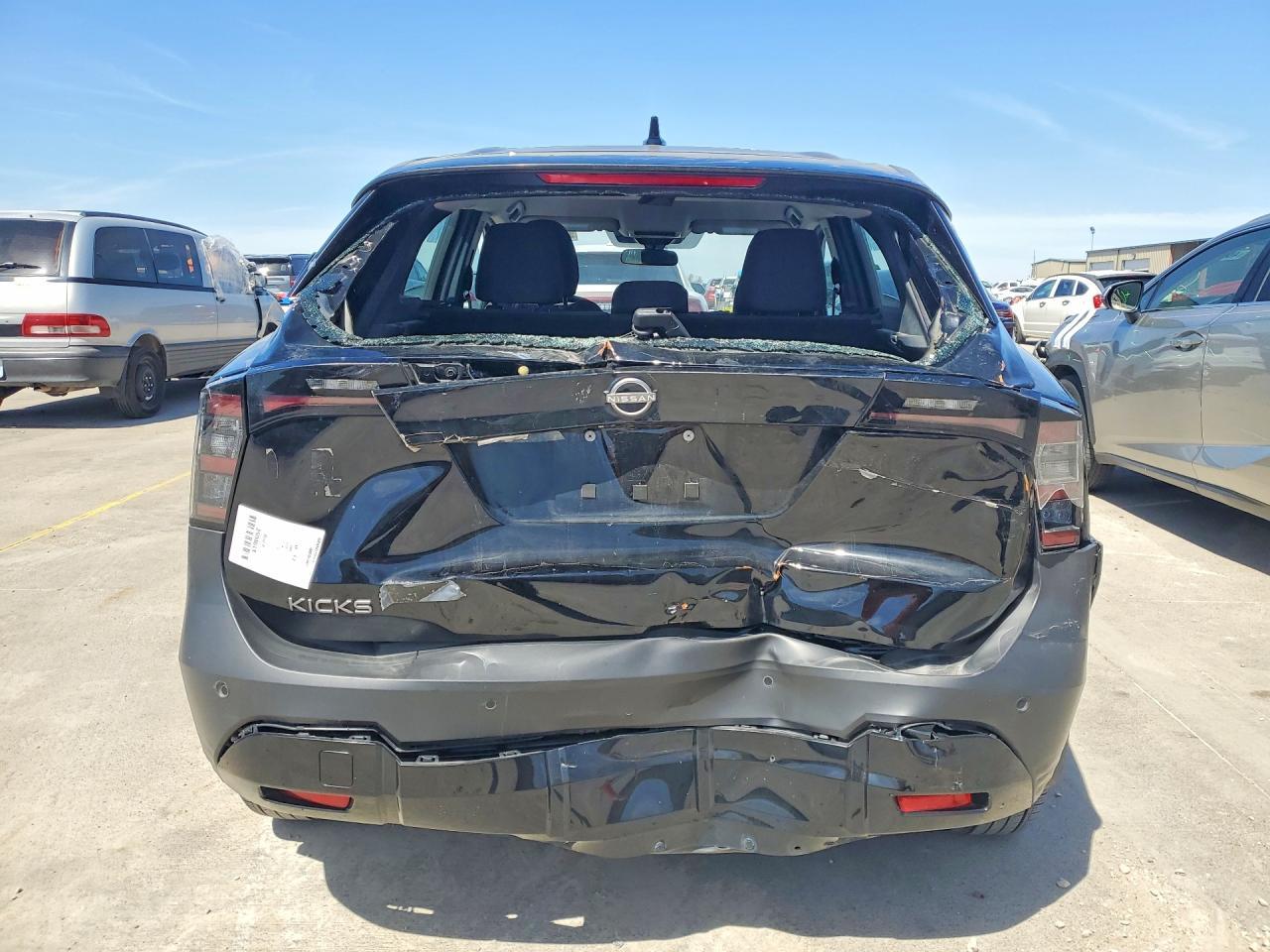 2025 NISSAN KICKS