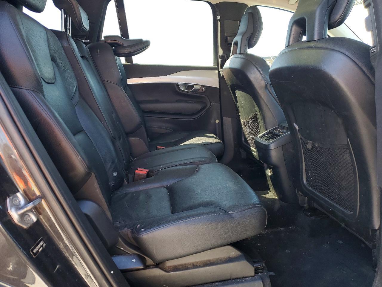 2017 VOLVO XC90