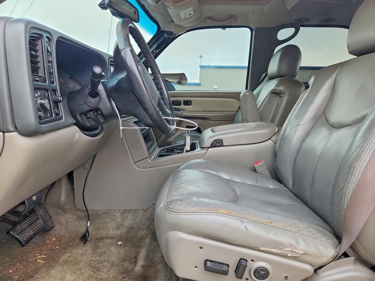2004 CHEVROLET Tahoe