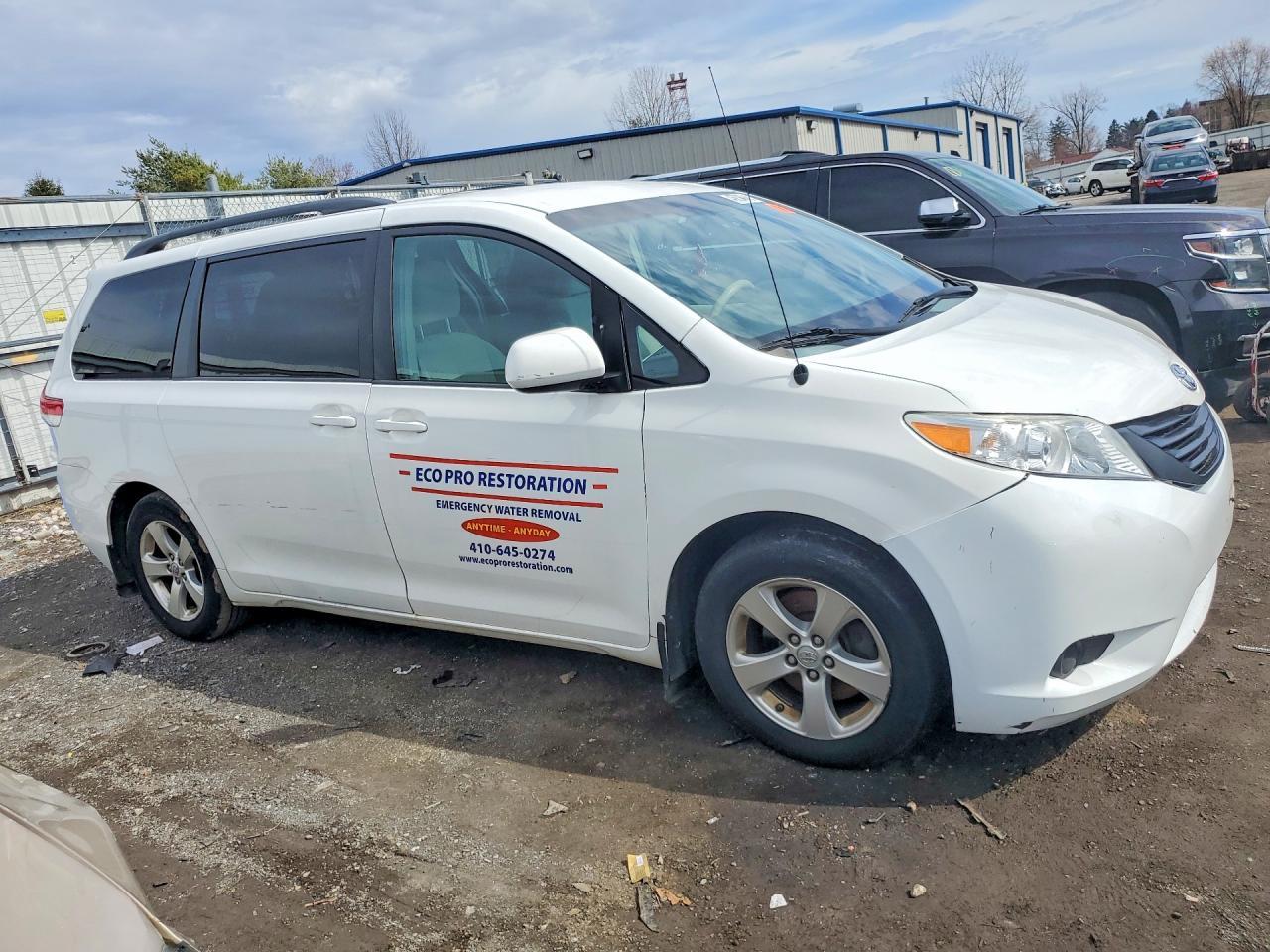 2013 TOYOTA SIENNA