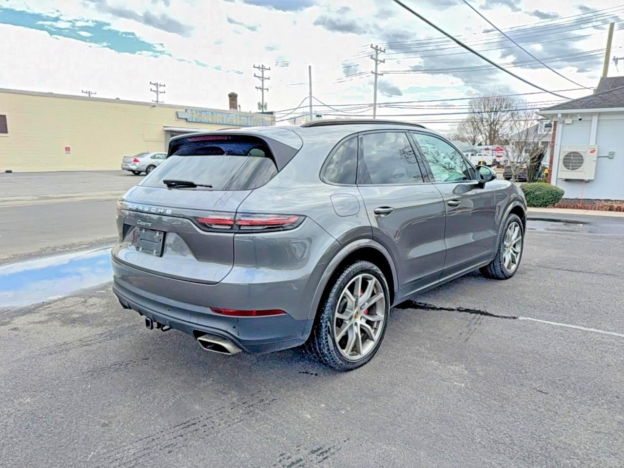 2020 PORSCHE CAYENNE