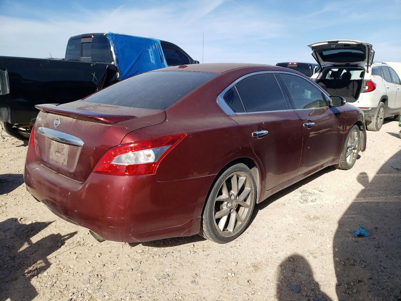 2010 NISSAN Maxima