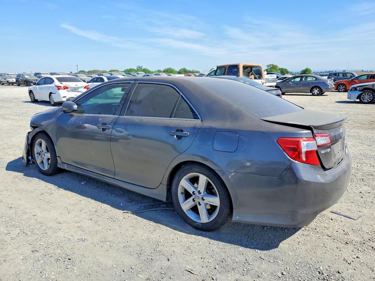 2014 TOYOTA CAMRY