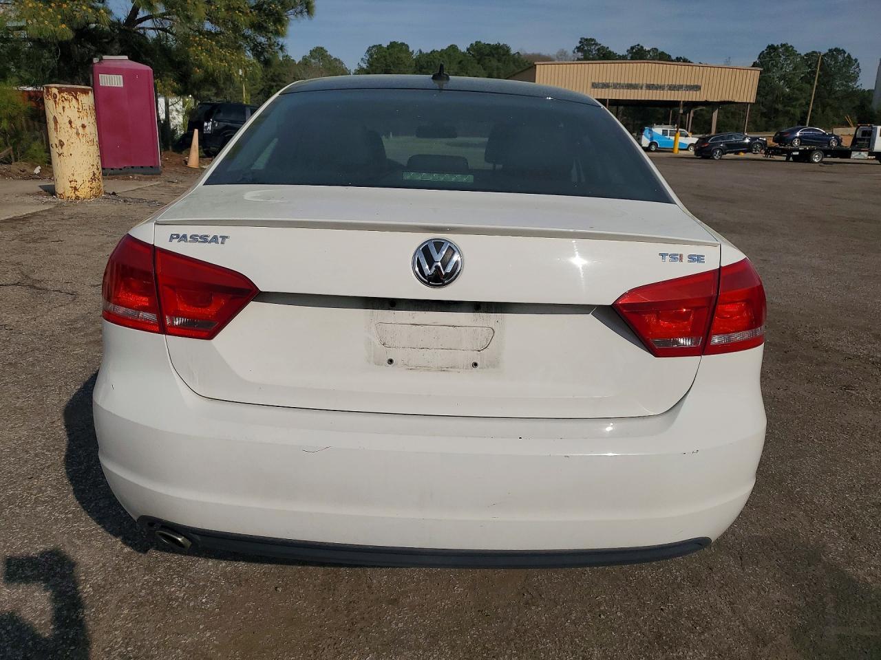 2015 VOLKSWAGEN Passat